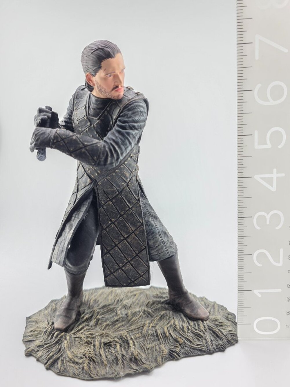 HBO official Game of Thrones Figure JON SNOW figure (Broken sword included)
